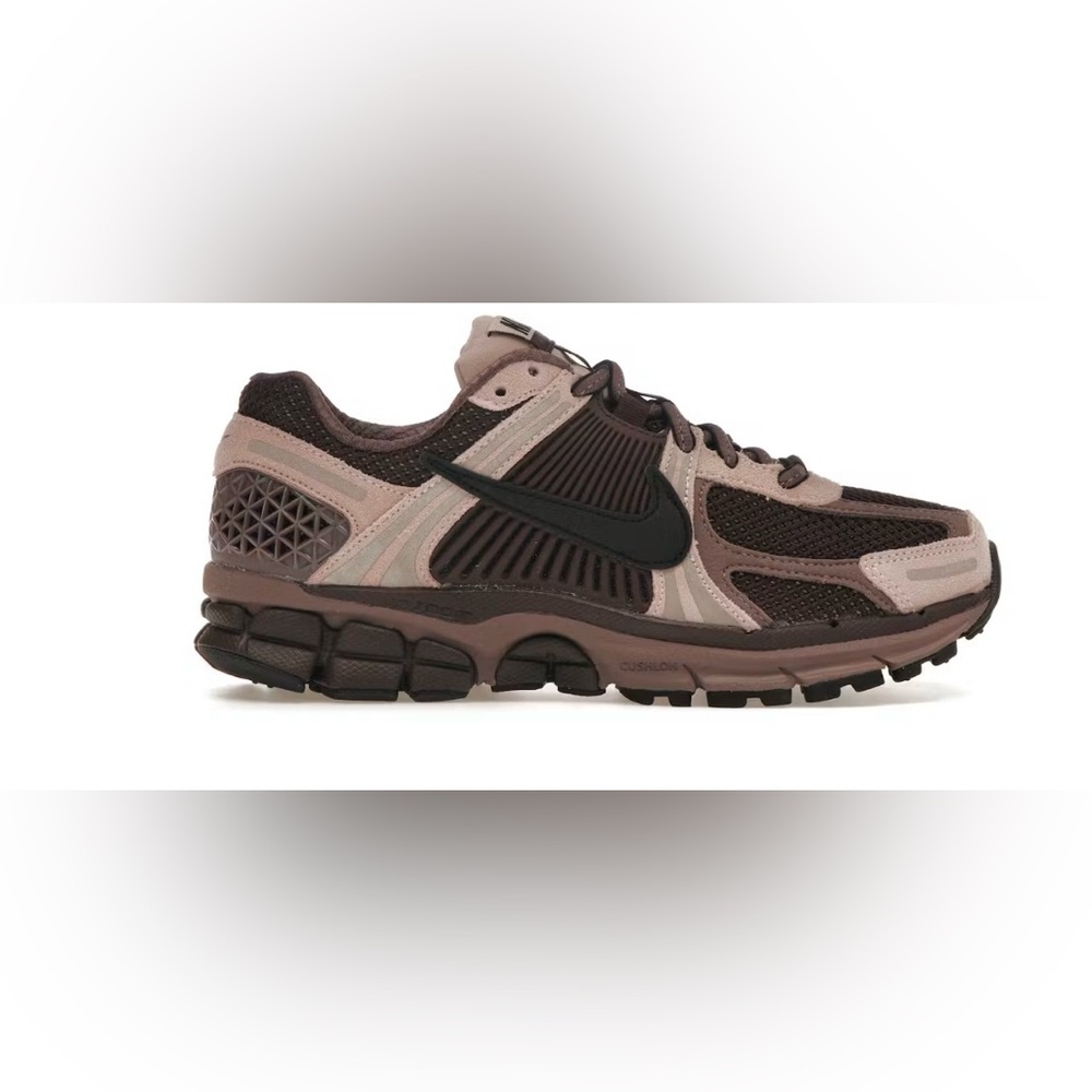 Brand New Nike Zoom Vomero 5 (plum Eclipse)
